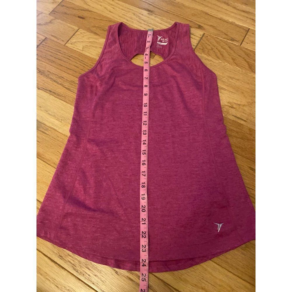 Old Navy Active, women's pink go-dry fitted open racerback athletic tank top med - Picture 8 of 8